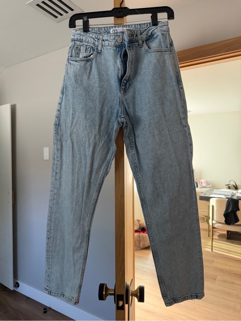 Zara Light Wash straight jeans - Women’s